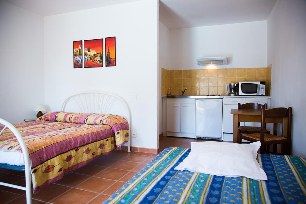 Appartements " Le Clos De La Cerisaie" Castillon-du-Gard Dış mekan fotoğraf