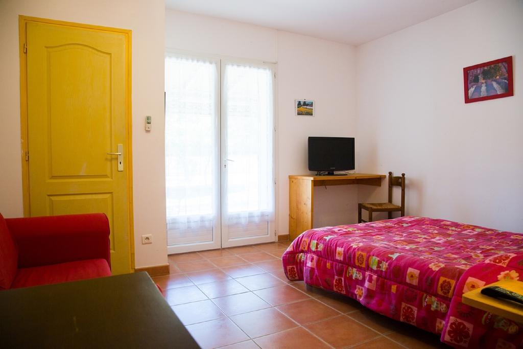 Appartements " Le Clos De La Cerisaie" Castillon-du-Gard Dış mekan fotoğraf