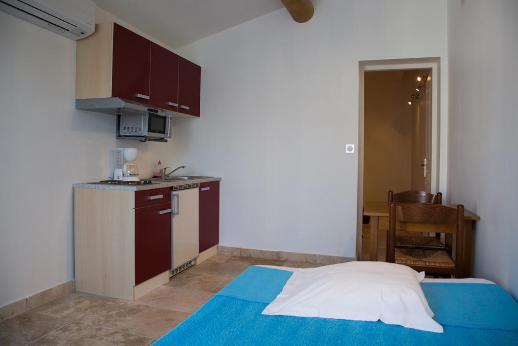 Appartements " Le Clos De La Cerisaie" Castillon-du-Gard Dış mekan fotoğraf