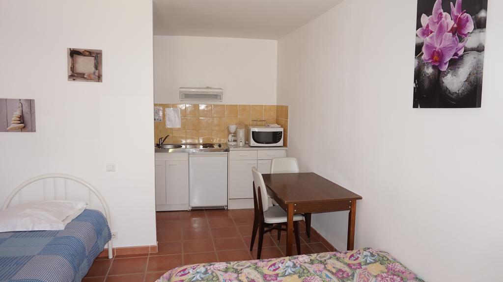 Appartements " Le Clos De La Cerisaie" Castillon-du-Gard Dış mekan fotoğraf