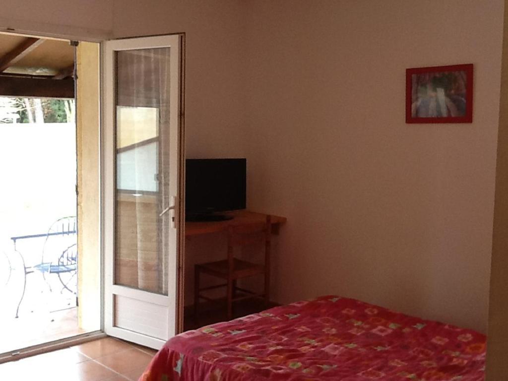 Appartements " Le Clos De La Cerisaie" Castillon-du-Gard Oda fotoğraf